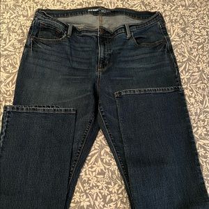Old Navy Mid Rise Jeans
Women’s Size 14
Gently Used- no holes or wears